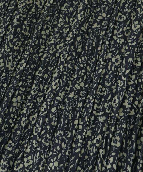 le.coeur blanc(ルクールブラン)の「フラワープリントプリーツキャミワンピース(ワンピース・レディース・ブルー系その他4/ブラック系その他・38)」の13枚目の写真