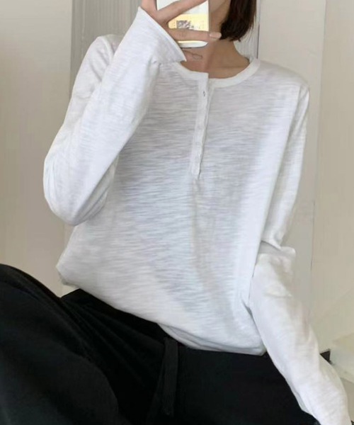 aimoha(アイモハ)の「ヘンリーネック長袖Tシャツ(Tシャツ/カットソー・レディース・ネイビー/ホワイト/ブラック/ワインレッド・MEDIUM/LARGE)」の1枚目の写真