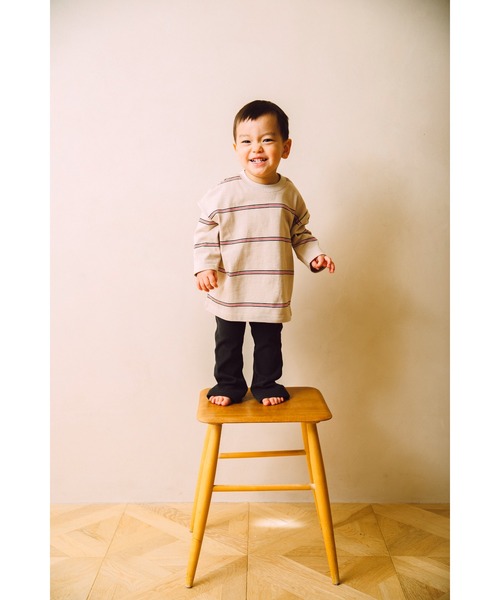 ooju（オージュ）の「【ooju】ペンシルボーダーロングTシャツ（Tシャツ/カットソー・キッズ・ベージュ/グリーン/チャコール・3/4/2/1）」の2枚目の写真