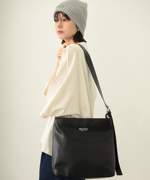 MILKFED.(ミルクフェド)の「SOLID SHOULDER BAG(ショルダーバッグ・レディース・シルバー/ブラック/ブラウン・ONE SIZE)」の22枚目の写真