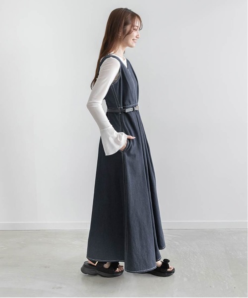 RANDA(ランダ)の「タックフレアデニムワンピース(ワンピース・レディース・ブルー/インディゴブルー・0/1)」の17枚目の写真