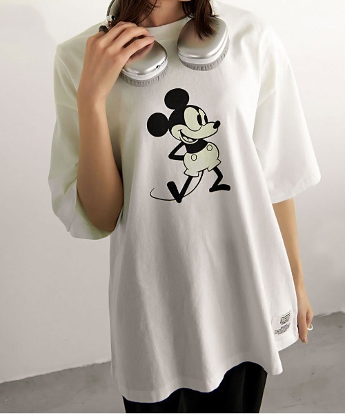 Disney(ディズニー)の「『DISCUS/ディスカス×DISNEY/ディズニー』半袖TEE(Tシャツ/カットソー・レディース・ブラック系1/ブラック系2/ホワイト系2/ホワイト系1・L/M)」の2枚目の写真