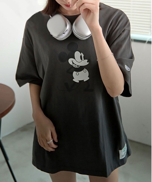 Disney(ディズニー)の「『DISCUS/ディスカス×DISNEY/ディズニー』半袖TEE(Tシャツ/カットソー・レディース・ブラック系1/ブラック系2/ホワイト系2/ホワイト系1・L/M)」の4枚目の写真