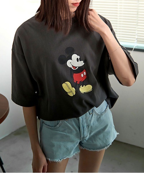 Disney(ディズニー)の「『DISCUS/ディスカス×DISNEY/ディズニー』半袖TEE(Tシャツ/カットソー・レディース・ブラック系1/ブラック系2/ホワイト系2/ホワイト系1・L/M)」の1枚目の写真