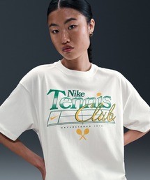 NIKE（ナイキ）の「ナイキ スポーツウェア ウィメンズ オーバーサイズド グラフィック Tシャツ / Nike Sportswear Women's Oversized Graphic T-Shirt IH8493-133 Sail（Tシャツ/カットソー）」