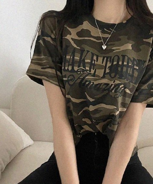 NANAHACHI(ナナハチ)の「カモフラ クロップド 半袖Tシャツ(Tシャツ/カットソー・レディース・カーキ/チャコールグレー・FREE)」の7枚目の写真