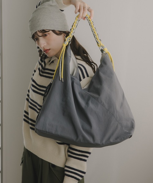 210nouve（トゥージュヌーブ）の「配色 ドローコード ナイロン ショルダーバッグ（ショルダーバッグ・レディース・グレー/イエロー/レッド/アイボリー・FREE）」の3枚目の写真