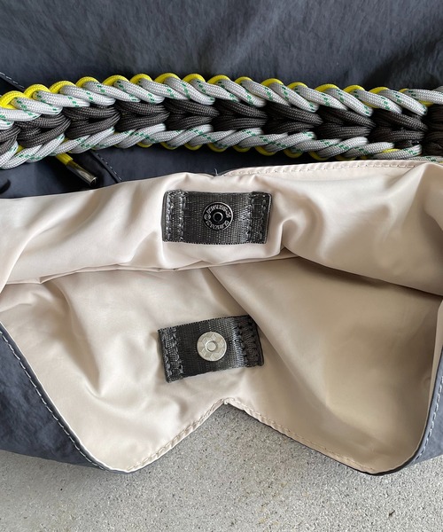 210nouve（トゥージュヌーブ）の「配色 ドローコード ナイロン ショルダーバッグ（ショルダーバッグ・レディース・グレー/イエロー/レッド/アイボリー・FREE）」の11枚目の写真