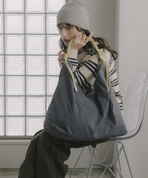 210nouve（トゥージュヌーブ）の「配色 ドローコード ナイロン ショルダーバッグ（ショルダーバッグ・レディース・グレー/イエロー/レッド/アイボリー・FREE）」の18枚目の写真