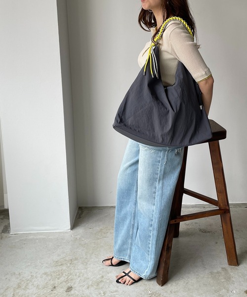 210nouve（トゥージュヌーブ）の「配色 ドローコード ナイロン ショルダーバッグ（ショルダーバッグ・レディース・グレー/イエロー/レッド/アイボリー・FREE）」の7枚目の写真