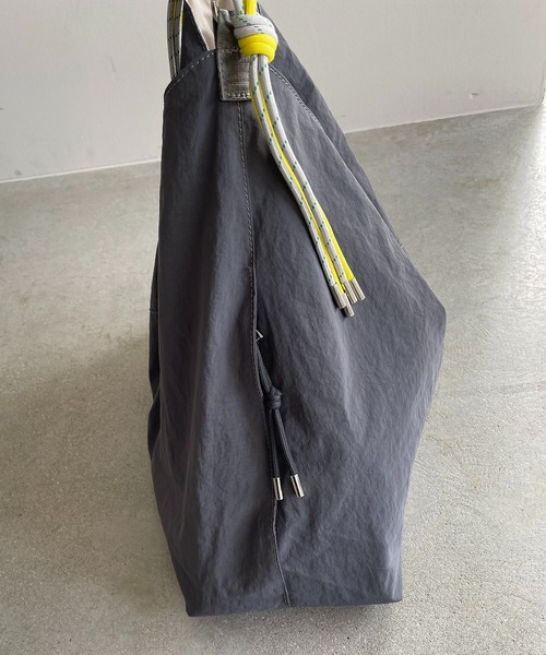 210nouve（トゥージュヌーブ）の「配色 ドローコード ナイロン ショルダーバッグ（ショルダーバッグ・レディース・グレー/イエロー/レッド/アイボリー・FREE）」の13枚目の写真