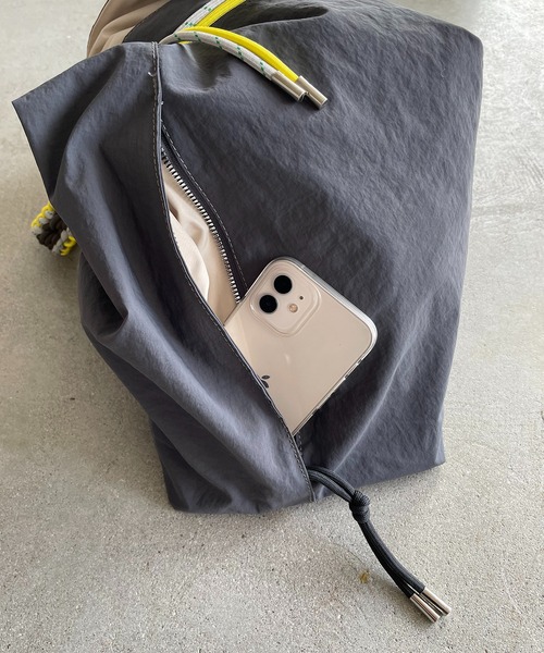 210nouve（トゥージュヌーブ）の「配色 ドローコード ナイロン ショルダーバッグ（ショルダーバッグ・レディース・グレー/イエロー/レッド/アイボリー・FREE）」の14枚目の写真