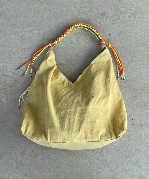 210nouve（トゥージュヌーブ）の「配色 ドローコード ナイロン ショルダーバッグ（ショルダーバッグ・レディース・グレー/イエロー/レッド/アイボリー・FREE）」の16枚目の写真