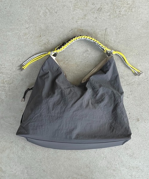 210nouve（トゥージュヌーブ）の「配色 ドローコード ナイロン ショルダーバッグ（ショルダーバッグ・レディース・グレー/イエロー/レッド/アイボリー・FREE）」の5枚目の写真
