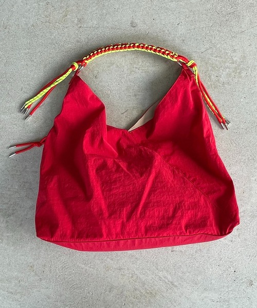 210nouve（トゥージュヌーブ）の「配色 ドローコード ナイロン ショルダーバッグ（ショルダーバッグ・レディース・グレー/イエロー/レッド/アイボリー・FREE）」の17枚目の写真