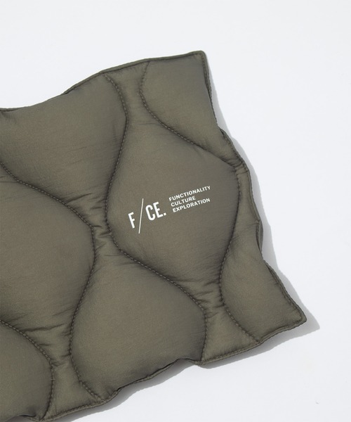 F/CE. （エフシーイー）の「F/CE. 25-TAION BY F/CE. PACKABLE DOWN SCARF / エフシーイー  25-タイオンバイエフシーイーパッカブルダウンスカーフ（マフラー・メンズ・グレー/ダークグリーン/ブラック/ネイビー/パープル・FREE）」の8枚目の写真