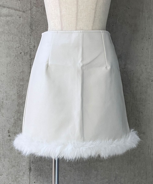 meJane(ミージェーン)の「裾ファー 合皮ミニスカート(スカート・レディース・ホワイト/ブラック・S/M)」の12枚目の写真