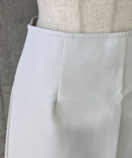 meJane(ミージェーン)の「裾ファー 合皮ミニスカート(スカート・レディース・ホワイト/ブラック・S/M)」の13枚目の写真