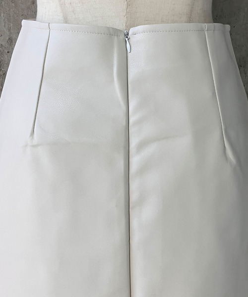 meJane(ミージェーン)の「裾ファー 合皮ミニスカート(スカート・レディース・ホワイト/ブラック・S/M)」の14枚目の写真