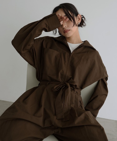 hellam（へラム）の「合繊ツイル スタンドカラージャンプスーツ（つなぎ/オールインワン・レディース・オフホワイト/ブラック/グレイッシュベージュ/ブラウン・FREE）」の3枚目の写真