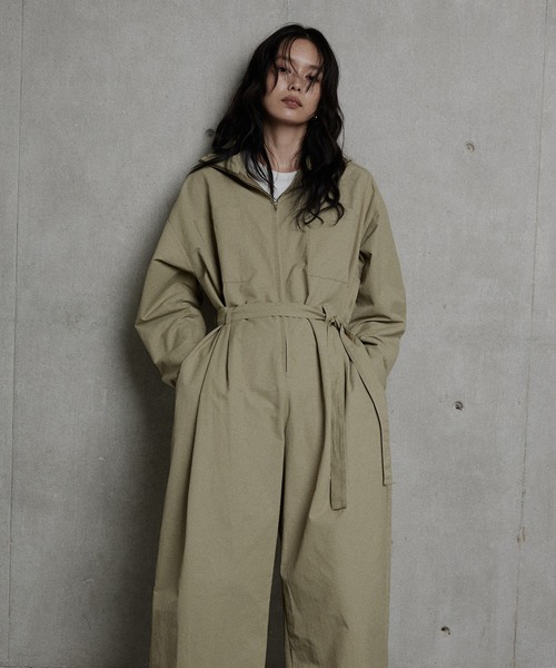 hellam（へラム）の「合繊ツイル スタンドカラージャンプスーツ（つなぎ/オールインワン・レディース・オフホワイト/ブラック/グレイッシュベージュ/ブラウン・FREE）」の4枚目の写真