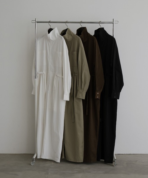 hellam（へラム）の「合繊ツイル スタンドカラージャンプスーツ（つなぎ/オールインワン・レディース・オフホワイト/ブラック/グレイッシュベージュ/ブラウン・FREE）」の5枚目の写真