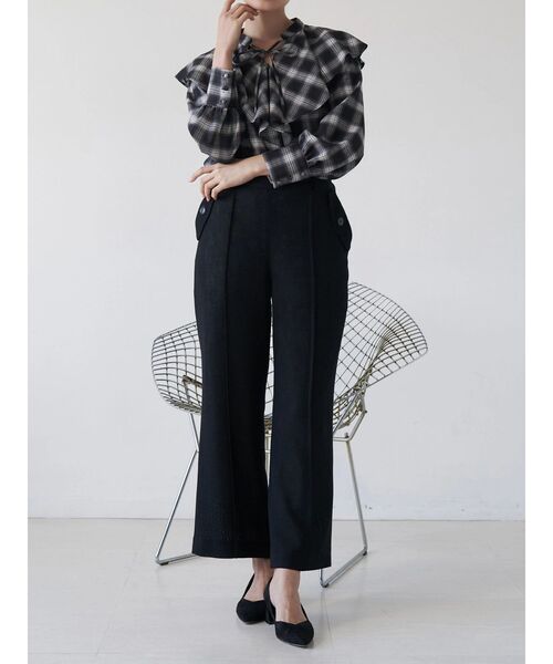 TONAL(トーナル)の「ラッフルフリルブラウス(シャツ/ブラウス・レディース・オフホワイト/ブラック/ベージュ・MEDIUM)」の17枚目の写真