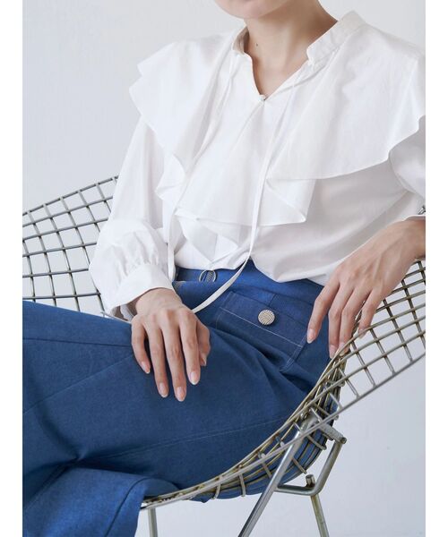 TONAL(トーナル)の「ラッフルフリルブラウス(シャツ/ブラウス・レディース・オフホワイト/ブラック/ベージュ・MEDIUM)」の18枚目の写真