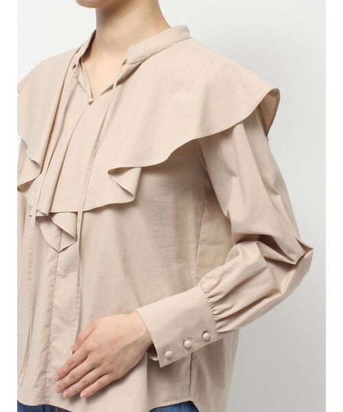 TONAL(トーナル)の「ラッフルフリルブラウス(シャツ/ブラウス・レディース・オフホワイト/ブラック/ベージュ・MEDIUM)」の9枚目の写真