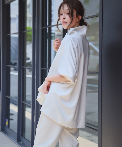 ELFRANK（エルフランク）の「ドライスウェット セットアップ 襟付き スキッパー カットソー クロップドパンツ 2点セット 上下セット（セットアップ・レディース・グレー/オフホワイト・S/M）」の10枚目の写真