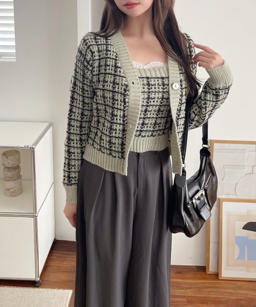 TREOVER(トレオーバー)の「【お洒落なツイードをカジュアルに】インナー&カーディガン ツイードニット2点セット(アンサンブル・レディース・オフホワイト/オリーブ・FREE)」の12枚目の写真