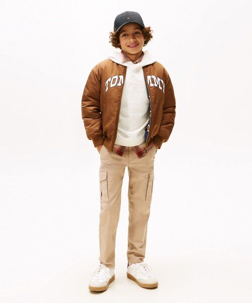 TOMMY HILFIGER（トミーヒルフィガー）の「BOYS リバーシブルボンバージャケット（ブルゾン・キッズ・ブラウン系その他・140cm/160cm/130cm/150cm）」の3枚目の写真
