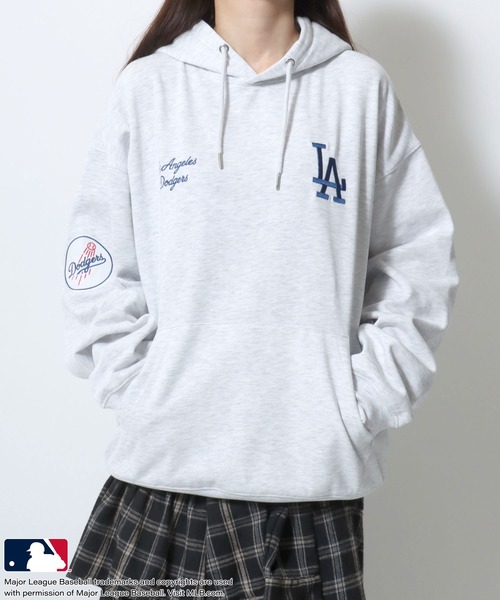 MLB（メジャーリーグベースボール）の「2025AW MLB/メジャーリーグベースボール  オーバーサイズ 裏起毛 ワッペン刺繍 チームロゴ プルオーバーパーカー フーディー レディース メンズ（パーカー・メンズ・アッシュグレー/ブラック/ネイビー/ブラウン・M/L/LL）」の9枚目の写真