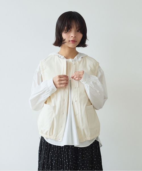 bulle de savon(ビュルデサボン)の「△100/-ブロード EDODAKI 中綿ベスト(ダウンベスト・レディース・チャコールグレー/アイボリー・FREE)」の7枚目の写真