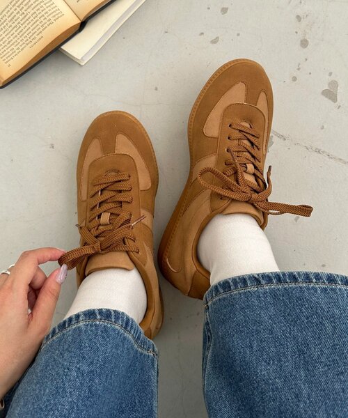 DISCOAT(ディスコート)の「【ユニセックス】ジャーマントレーナー(スニーカー・レディース・キャメル/グレー/ブラウン・24.5cm/23.5cm/27.5cm/26.5cm)」の3枚目の写真