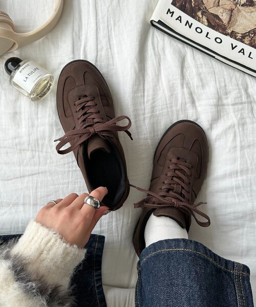 DISCOAT(ディスコート)の「【ユニセックス】ジャーマントレーナー(スニーカー・レディース・キャメル/グレー/ブラウン・24.5cm/23.5cm/27.5cm/26.5cm)」の1枚目の写真