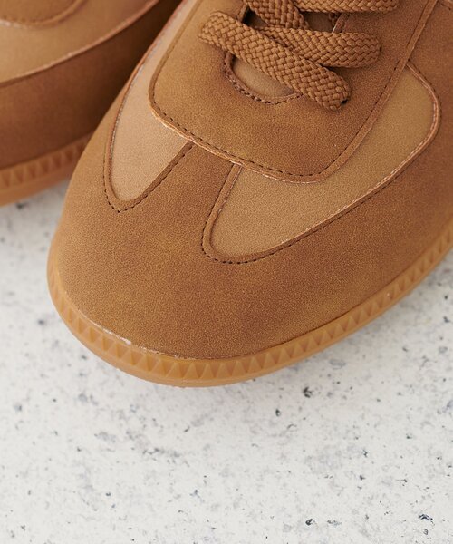 DISCOAT(ディスコート)の「【ユニセックス】ジャーマントレーナー(スニーカー・レディース・キャメル/グレー/ブラウン・24.5cm/23.5cm/27.5cm/26.5cm)」の11枚目の写真