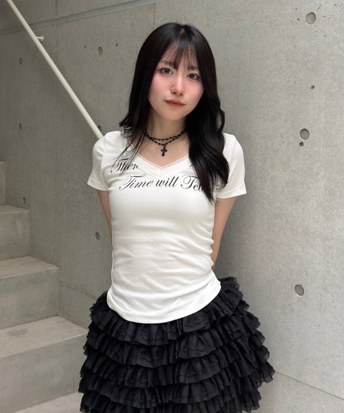 Lae(レイ)の「レースレタリングTシャツ(Tシャツ/カットソー・レディース・ブラック/ホワイト・MEDIUM/SMALL)」の2枚目の写真