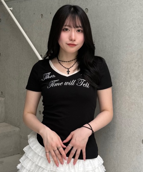 Lae(レイ)の「レースレタリングTシャツ(Tシャツ/カットソー・レディース・ブラック/ホワイト・MEDIUM/SMALL)」の1枚目の写真