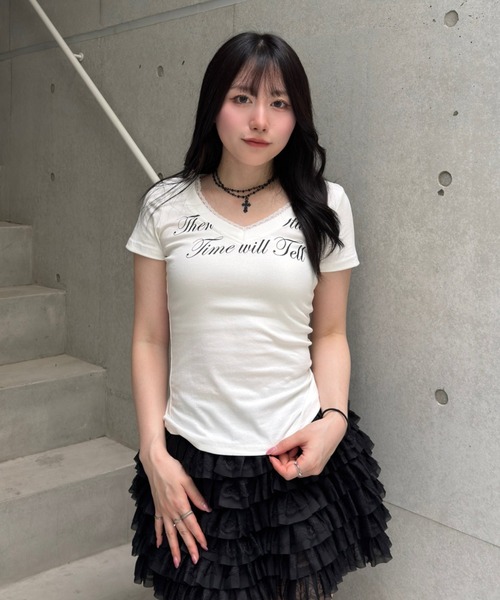 Lae(レイ)の「レースレタリングTシャツ(Tシャツ/カットソー・レディース・ブラック/ホワイト・MEDIUM/SMALL)」の3枚目の写真