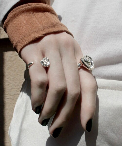 Soierie（ソワリー）の「＜Soierie＞Rose ピンキーリング（リング・レディース・シルバー・FREE）」の2枚目の写真