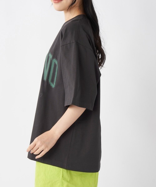 Kappa(カッパ)の「≪ウェルネスシリーズ≫ルーズフィット テニスグラフィック ユニセックスTシャツ(Tシャツ/カットソー・レディース・ホワイト/ブラック/ブラウン系その他・LARGE/MEDIUM/SMALL)」の14枚目の写真