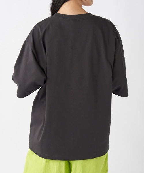 Kappa(カッパ)の「≪ウェルネスシリーズ≫ルーズフィット テニスグラフィック ユニセックスTシャツ(Tシャツ/カットソー・レディース・ホワイト/ブラック/ブラウン系その他・LARGE/MEDIUM/SMALL)」の15枚目の写真