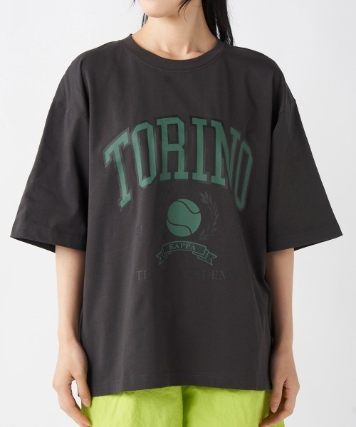 Kappa(カッパ)の「≪ウェルネスシリーズ≫ルーズフィット テニスグラフィック ユニセックスTシャツ(Tシャツ/カットソー・レディース・ホワイト/ブラック/ブラウン系その他・LARGE/MEDIUM/SMALL)」の4枚目の写真