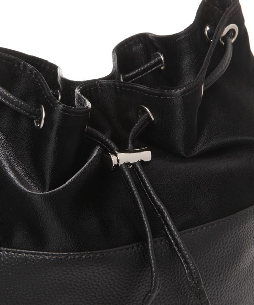 LAKOLE（ラコレ）の「ヌバック風コンビ巾着ショルダーバッグ / 587754（ショルダーバッグ・レディース・ベージュ/オフホワイト/ブラック・FREE）」の15枚目の写真