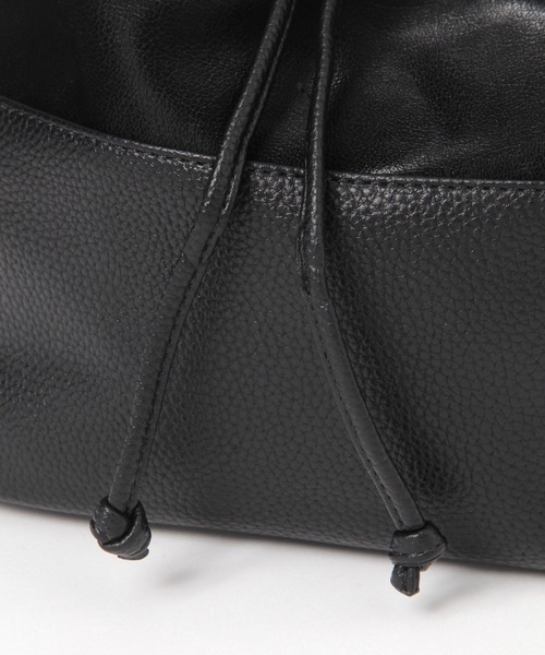 LAKOLE（ラコレ）の「ヌバック風コンビ巾着ショルダーバッグ / 587754（ショルダーバッグ・レディース・ベージュ/オフホワイト/ブラック・FREE）」の12枚目の写真