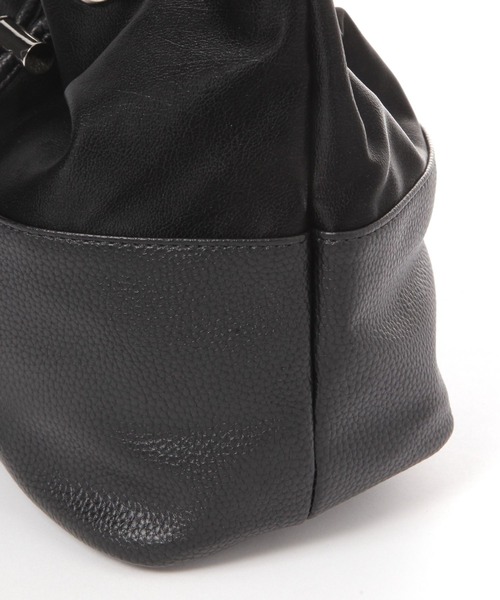 LAKOLE（ラコレ）の「ヌバック風コンビ巾着ショルダーバッグ / 587754（ショルダーバッグ・レディース・ベージュ/オフホワイト/ブラック・FREE）」の6枚目の写真