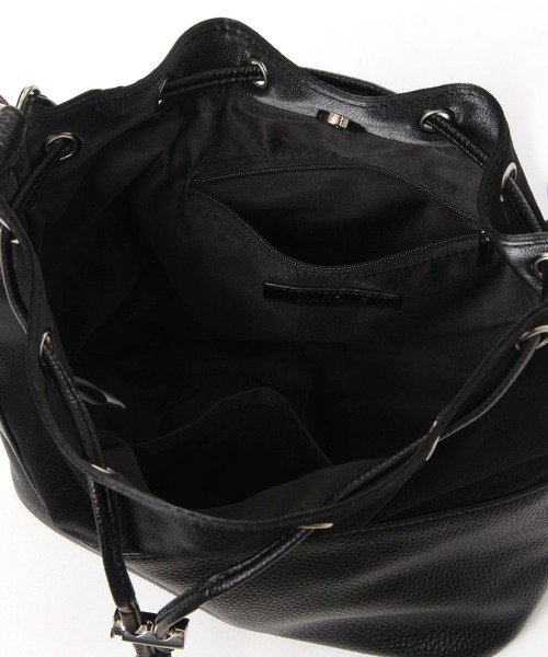 LAKOLE（ラコレ）の「ヌバック風コンビ巾着ショルダーバッグ / 587754（ショルダーバッグ・レディース・ベージュ/オフホワイト/ブラック・FREE）」の7枚目の写真