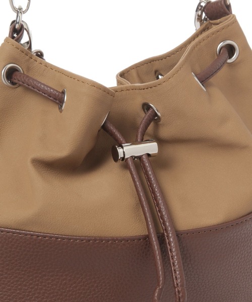 LAKOLE（ラコレ）の「ヌバック風コンビ巾着ショルダーバッグ / 587754（ショルダーバッグ・レディース・ベージュ/オフホワイト/ブラック・FREE）」の14枚目の写真