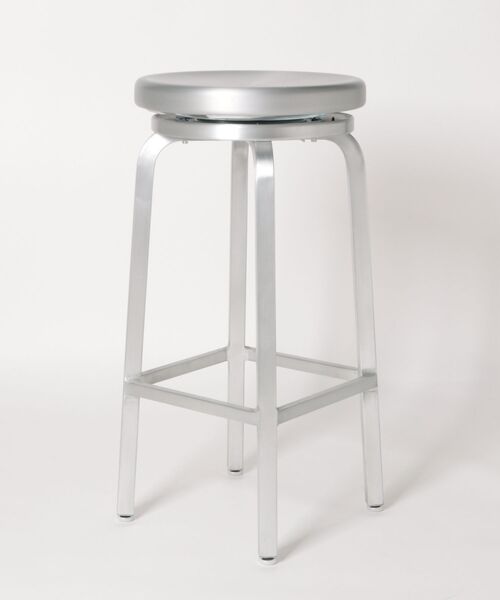 DULTON(ダルトン)の「ALUMINIUM ROUND STOOL L/アルミニウム ラウンド スツール(家具・メンズ・シルバー・L)」の2枚目の写真